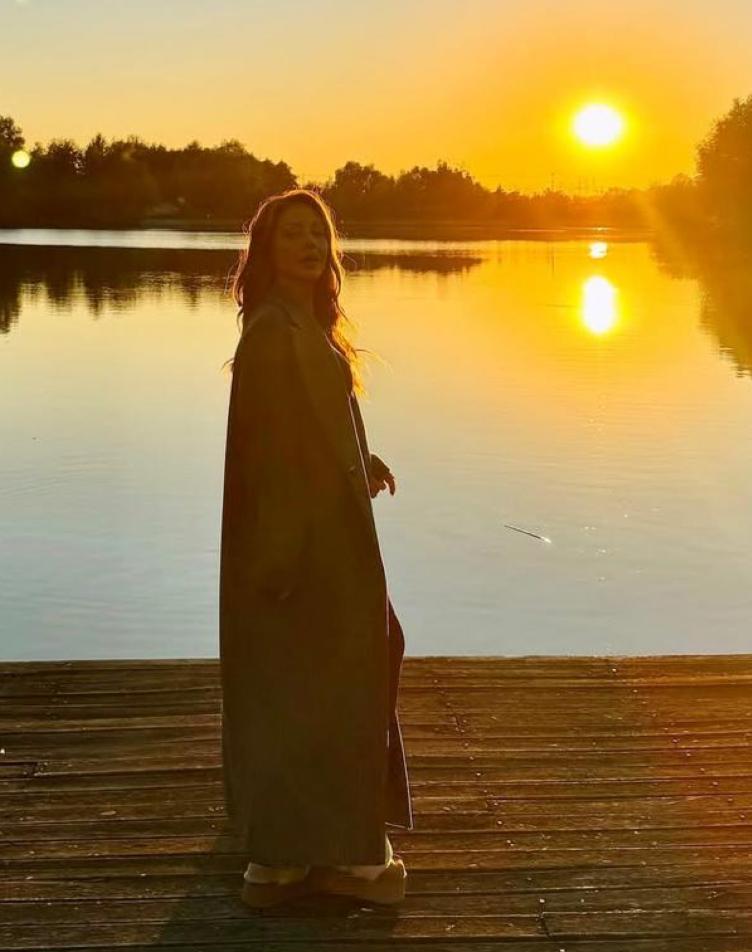 Тіна Кароль показала, з чим носити уггі з відкритою п’яткою: стильно і небанально