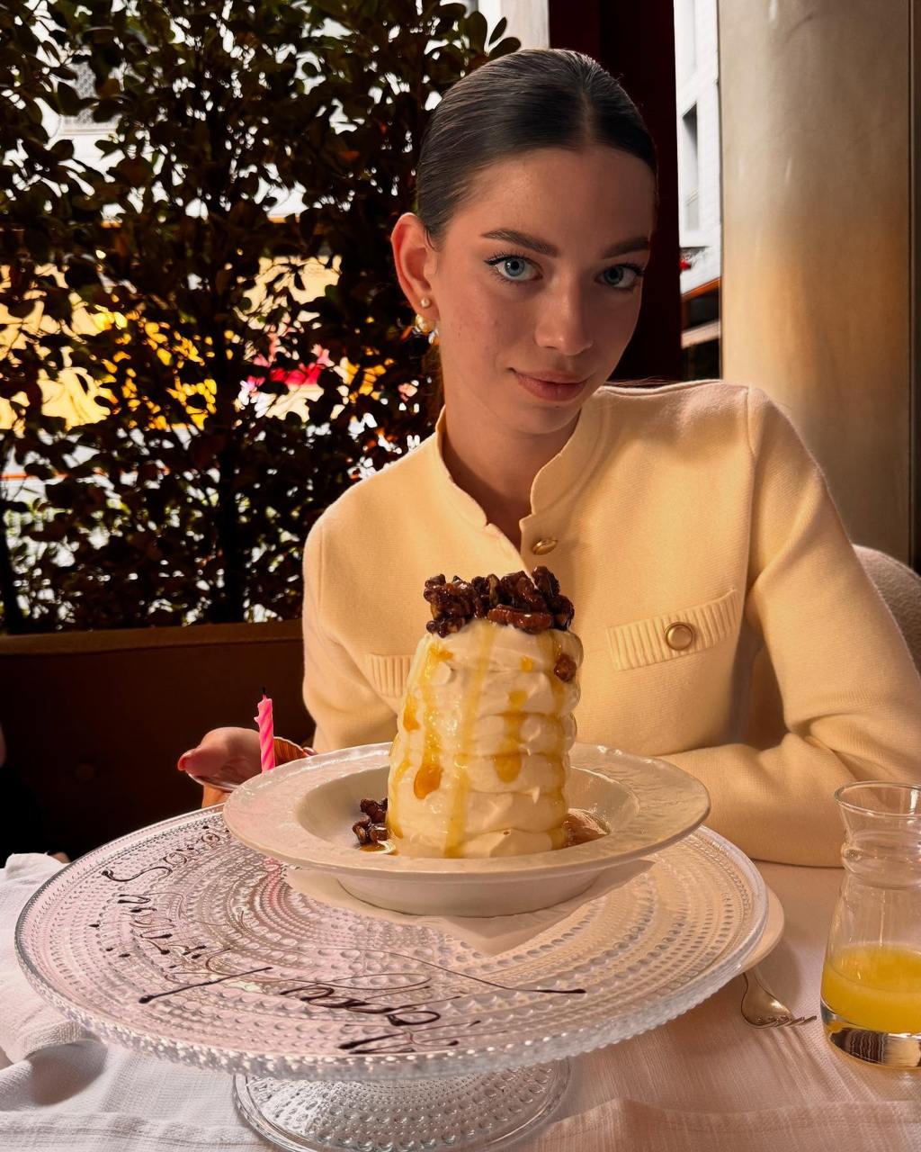 Брежнєва показала молодшу доньку на рідкісних фото. Їй вже 15 і в це важко повірити