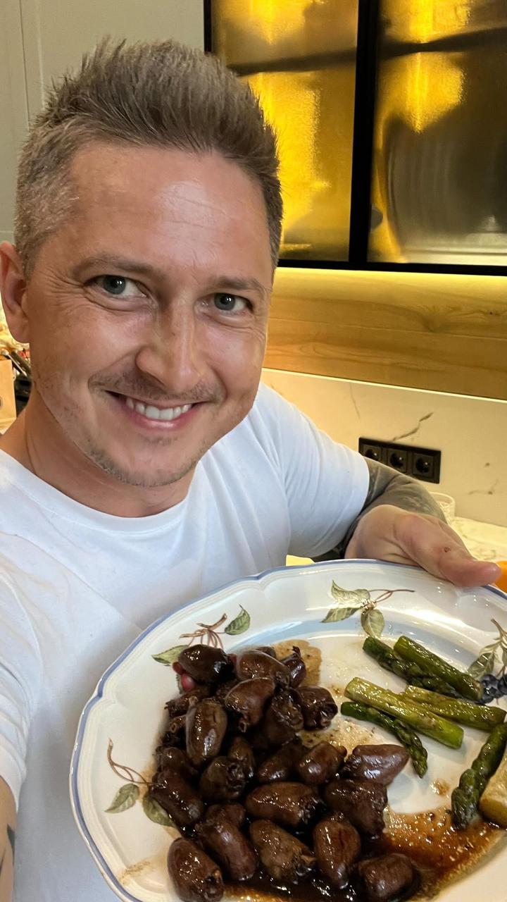 Курячі серця з секретним інгредієнтом: Педан показав "швидкий" рецепт улюбленої страви (відео)