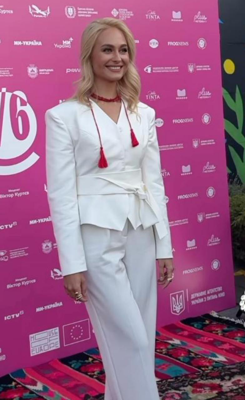 5 "луків" Цимбалару, які ідеально підійдуть в офіс та на свята: стильно та ефектно