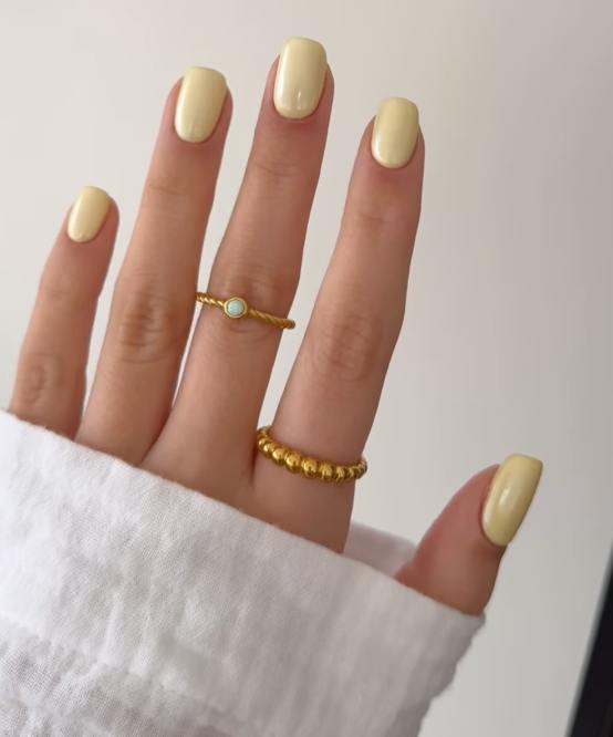 Грошовий манікюр на квітень. Ці трендові дизайни притягнуть багатство, ніби магніт (фото)