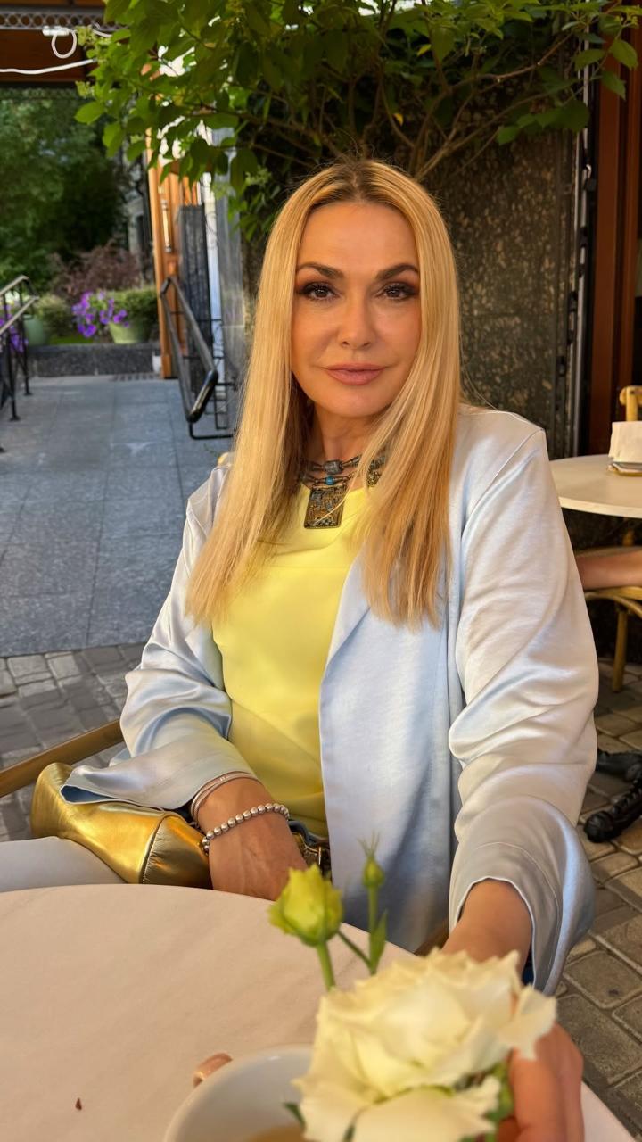 Звездные "луки" этого лета: Осадчая, Дорофеева и Сумская показали, как выглядеть стильно в любую погоду