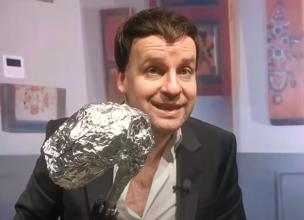 "2-3 години ганьби": Великий насмішив пародією на Арестовича у Собчак (відео)