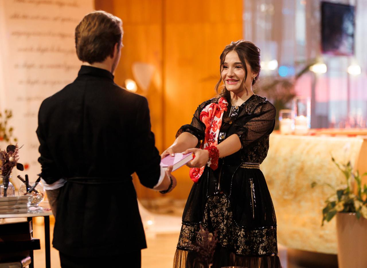 Юстина из "Холостяка" ответила, почему хочет построить отношения со старшим мужчиной