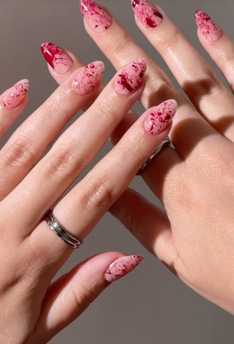 Цей манікюр на Гелловін приверне увагу всіх навколо: 5 трендових ідей