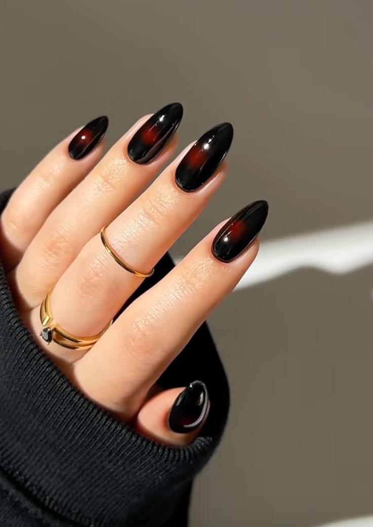 Цей манікюр на Гелловін приверне увагу всіх навколо: 5 трендових ідей