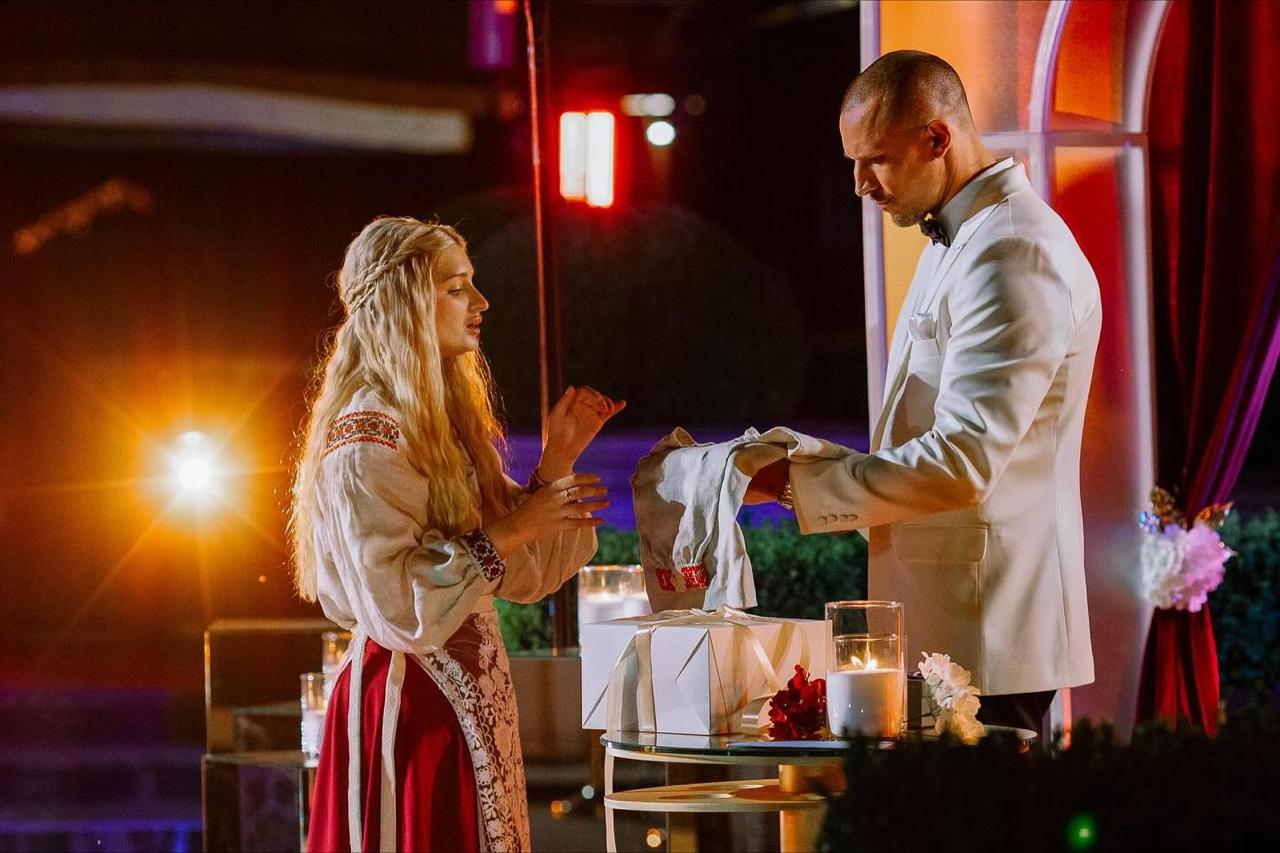 Знає, що таке турнікет. Хто така Віточка з "Холостяка": волонтерка, етнологиня, має медаль ПЦУ