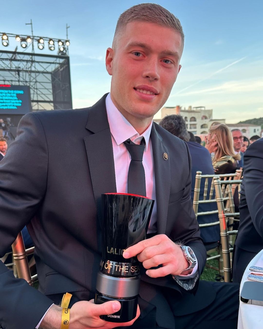 Артем Довбик номинирован на "Золотой мяч". Месси и Роналду в списке нет