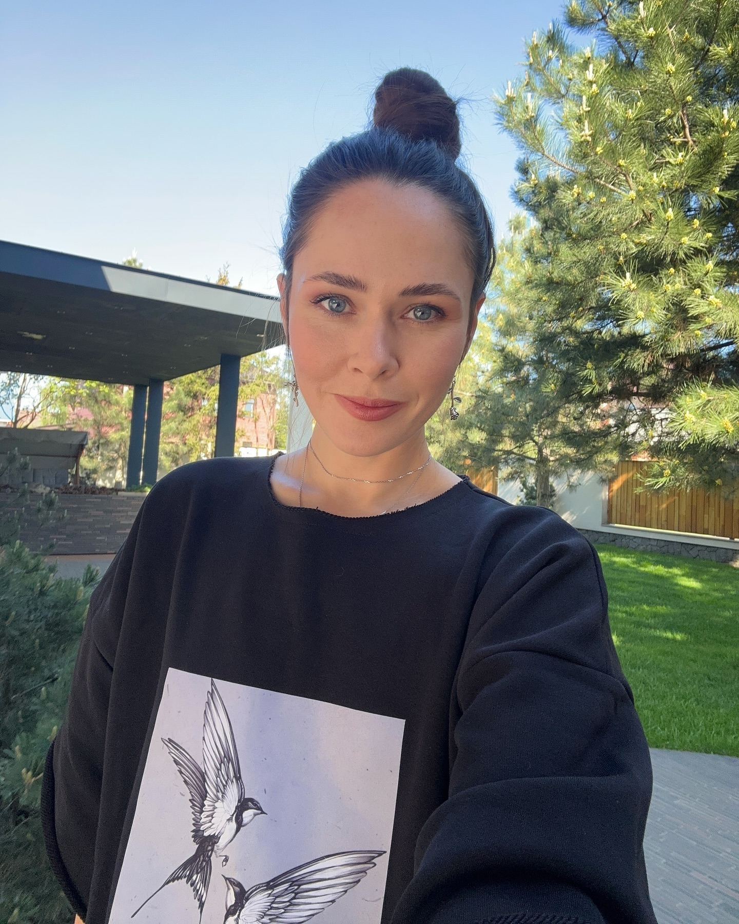 Вишиванки і не тільки. В яких вбраннях українські знаменитості зустрічають Великдень (фото)