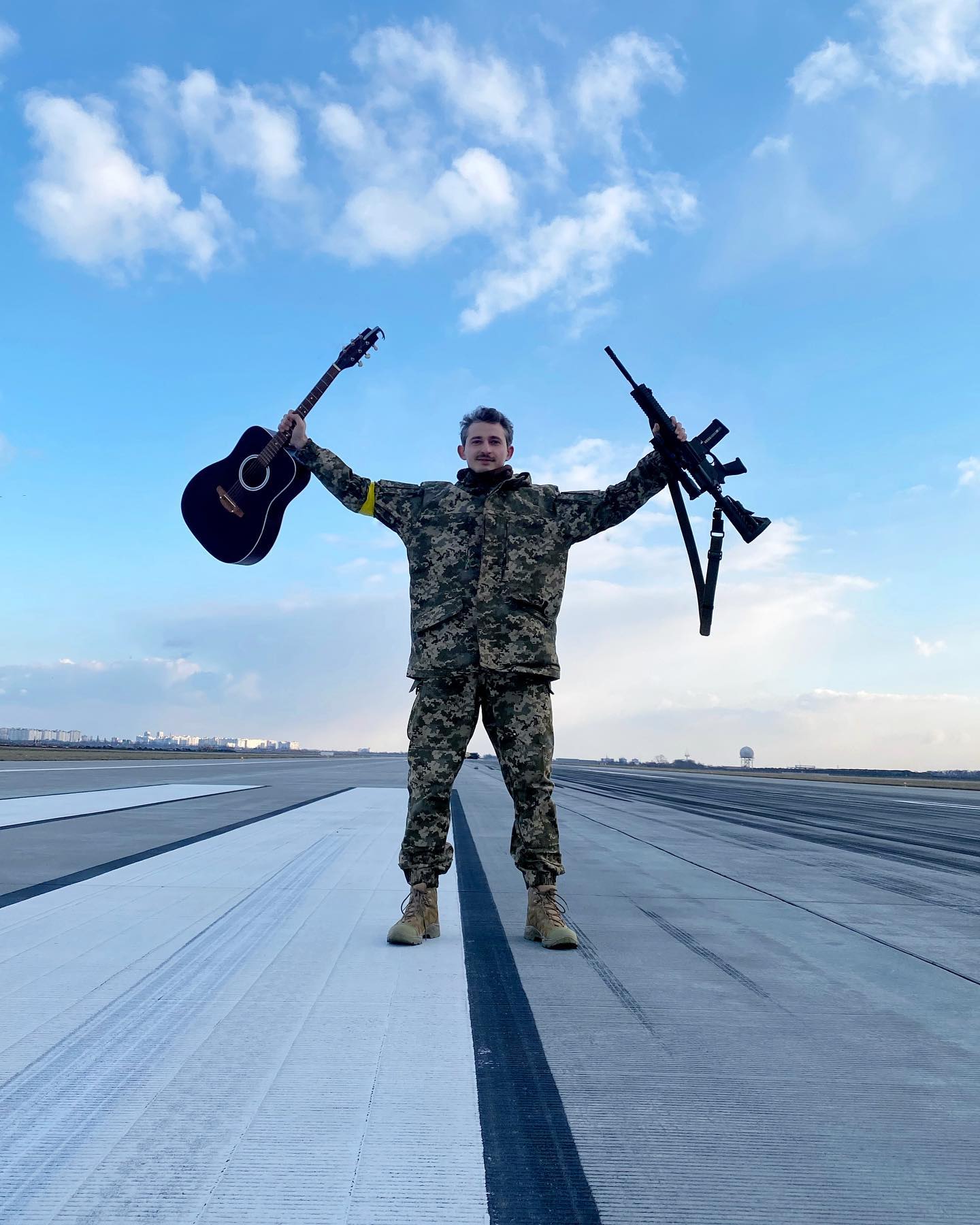 Звезды шоу-бизнеса, которые защищают Украину с оружием в руках