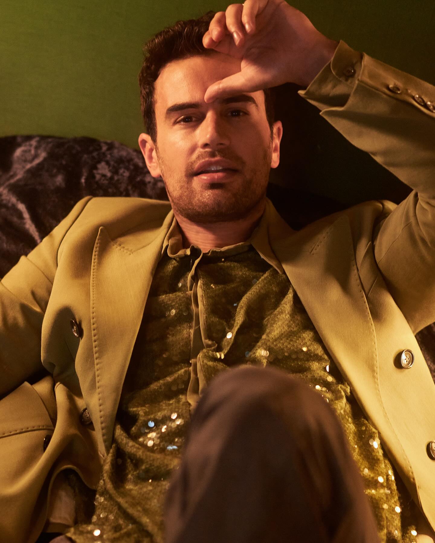 Тео Джеймс показав, яким має бути справжній джентльмен (фото)