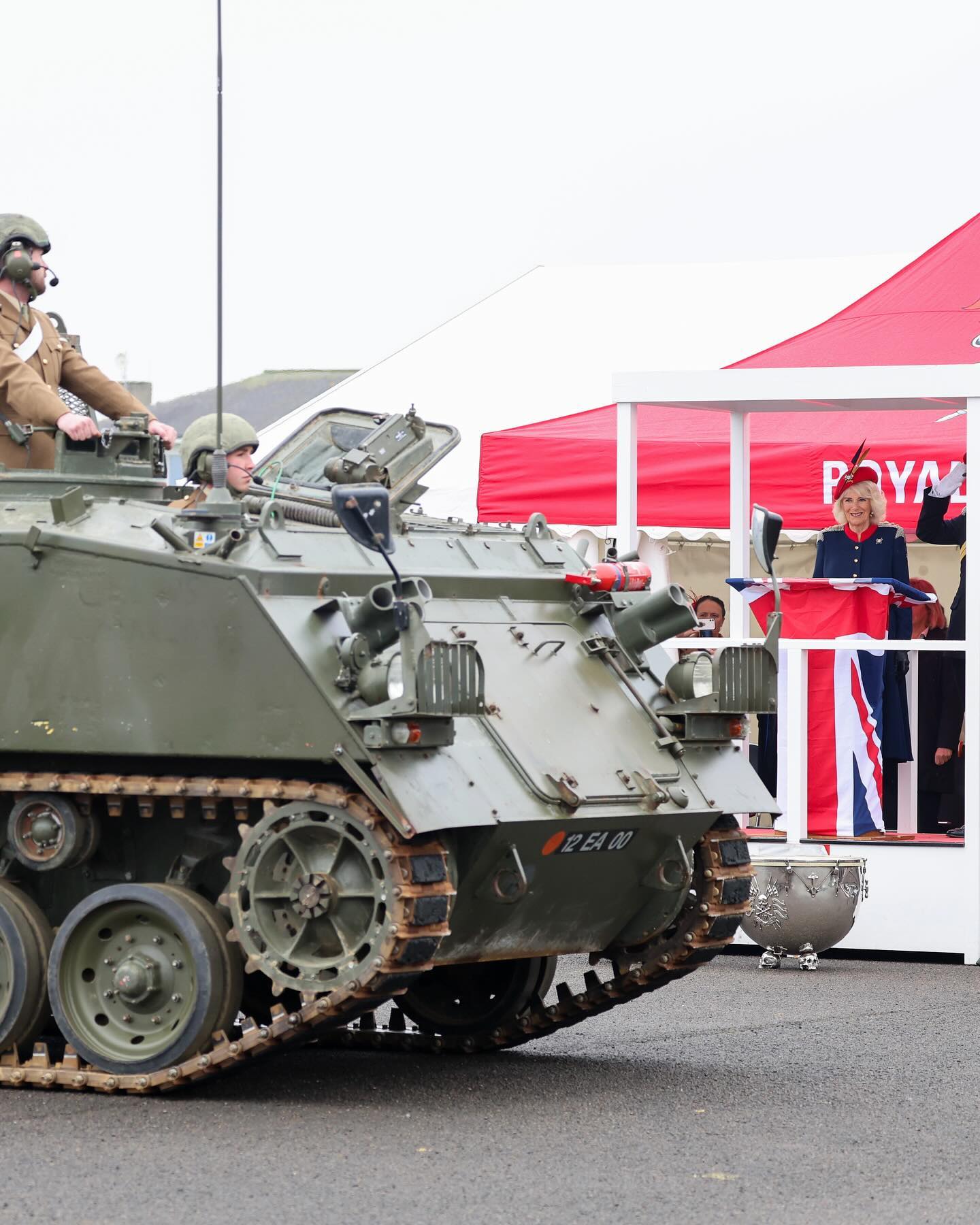 Королева Камілла приміряла на себе брошку Єлизавети II для важливої родинної події :про що мова