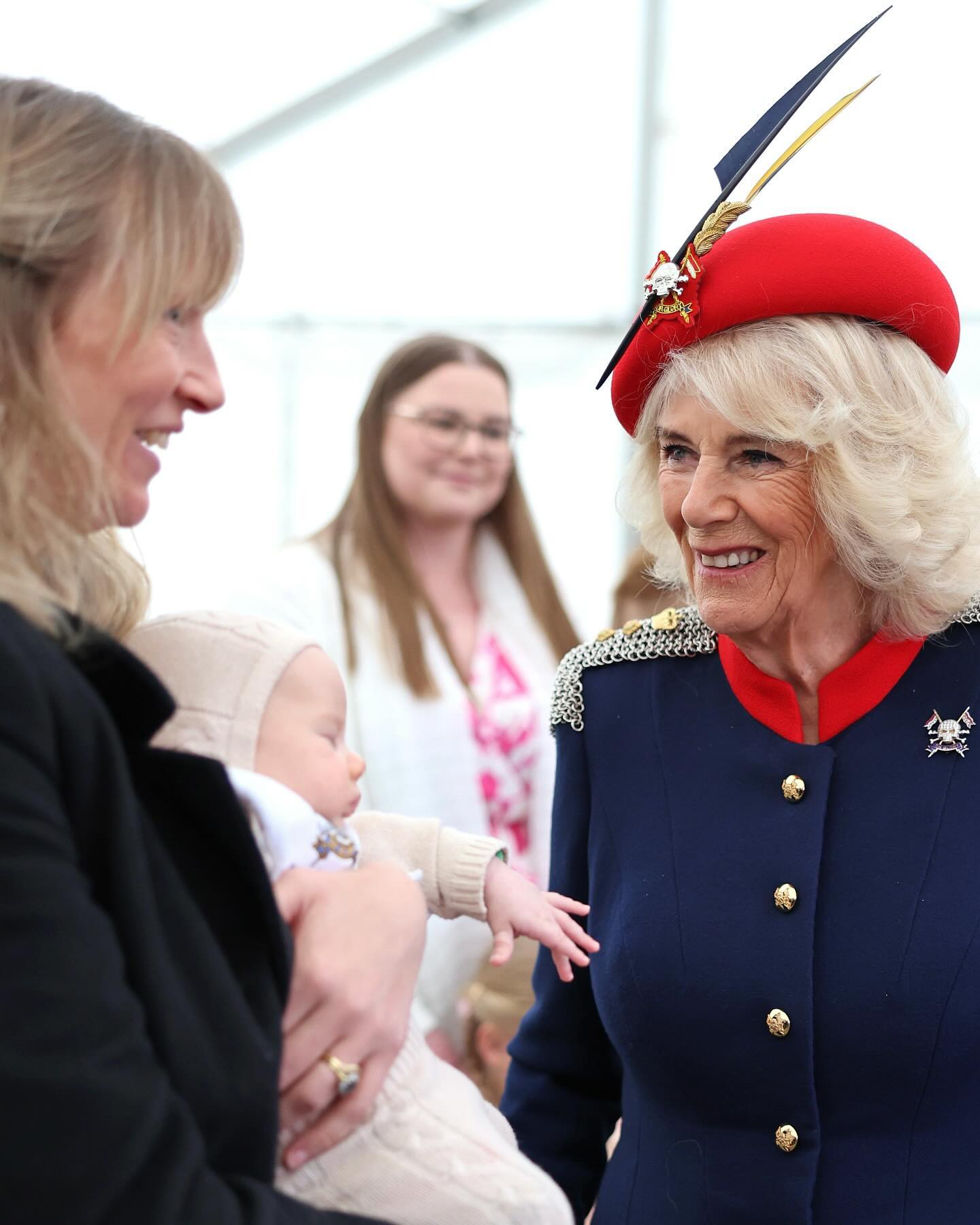 Королева Камілла приміряла на себе брошку Єлизавети II для важливої родинної події :про що мова