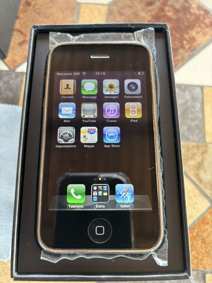 5 старих мобілок, які можна продати за великі гроші