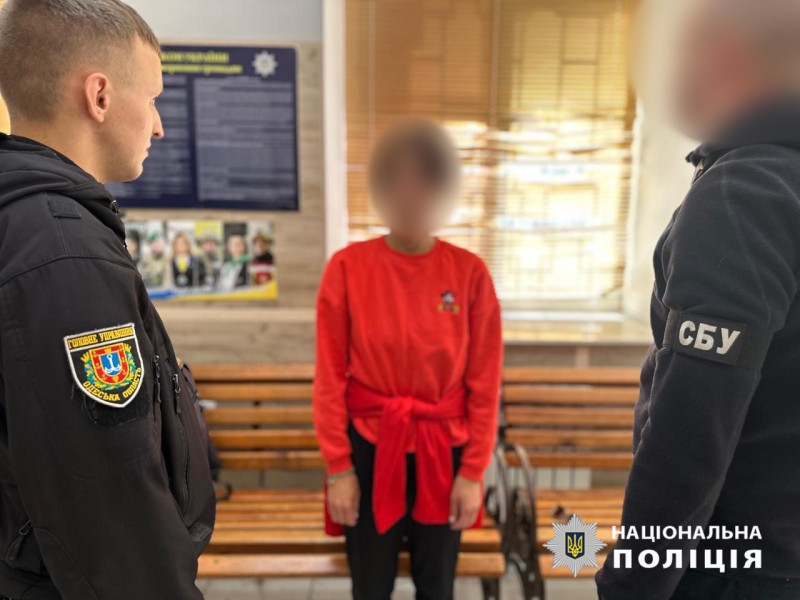 Намагалася повісити триколор в центрі Одеси: що загрожує жінці за підтримку РФ