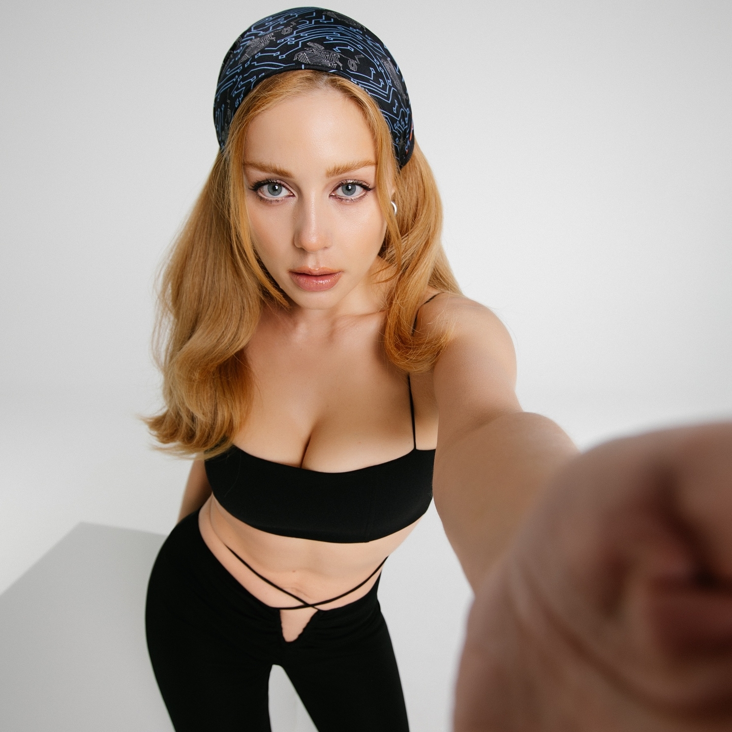 Тіна Кароль у топі похизувалася ідеальним пресом (фото)