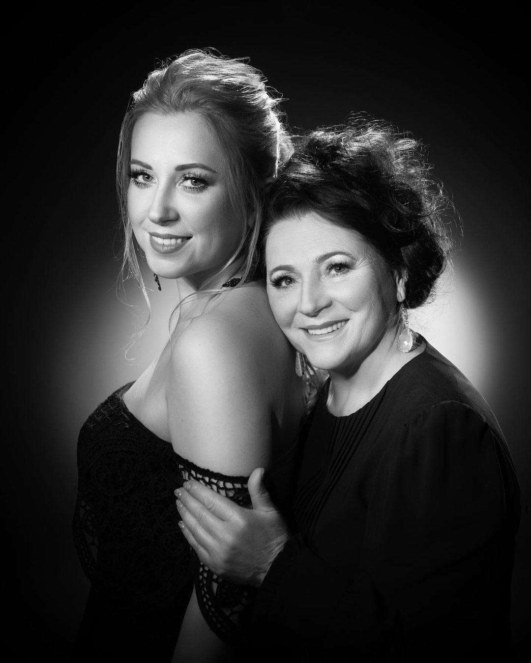 Донька Ніни Матвієнко зворушила відео. Це мав бути подарунок мамі на день народження