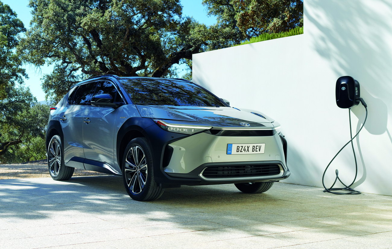 Альтернатива RAV4: Toyota представила свій перший електричний кросовер