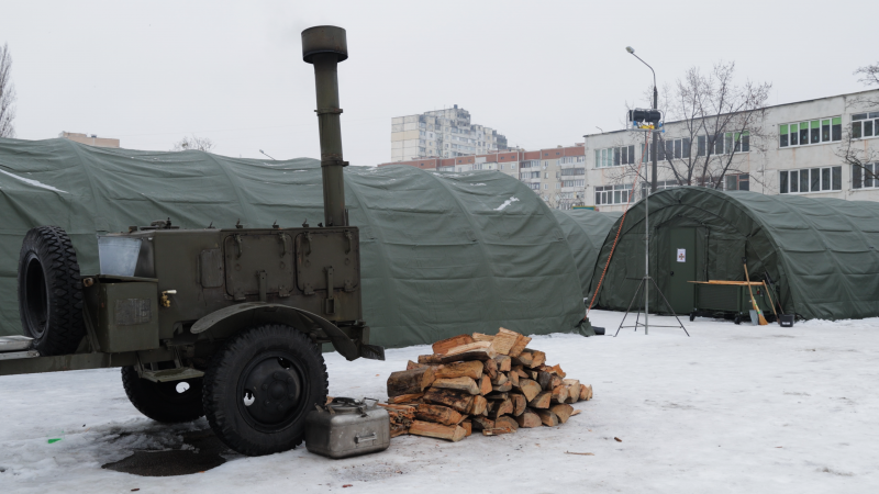 "Никто никуда не поедет". Репортаж с Троещины, где люди живут без отопления