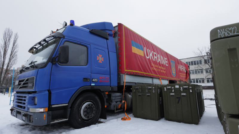 "Никто никуда не поедет". Репортаж с Троещины, где люди живут без отопления