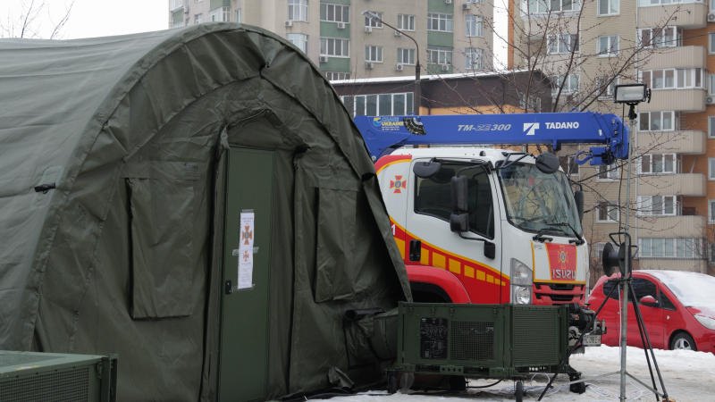 "Никто никуда не поедет". Репортаж с Троещины, где люди живут без отопления