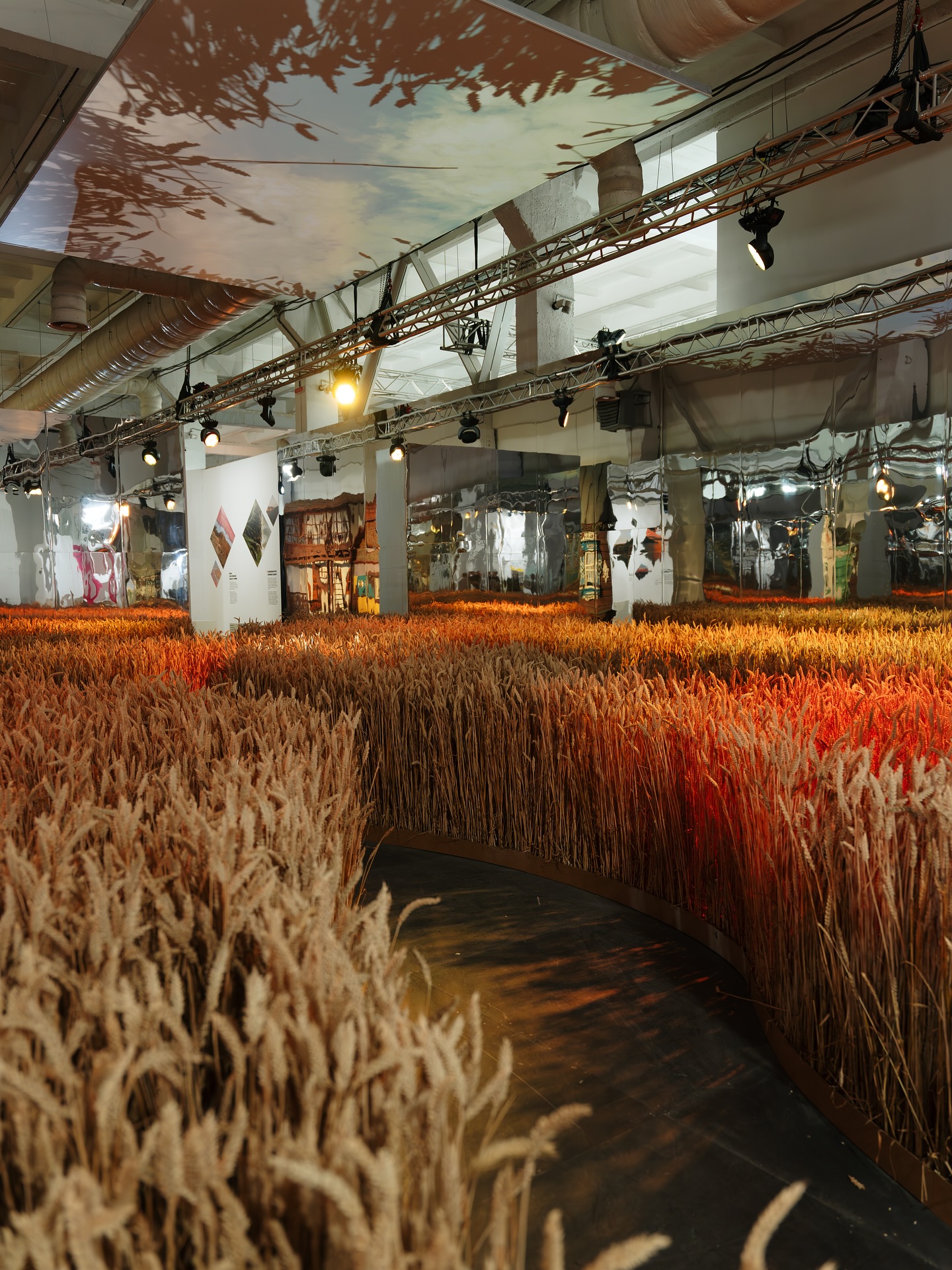 У Києві відкрилася виставка Ukraine WOW. Ми побували на відкритті й знаємо, чому вам варто сходити