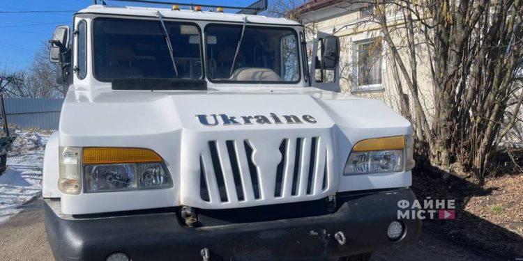 Автовинахідник продає унікальний позашляховик-гігант, щоб допомогти ЗСУ (відео)