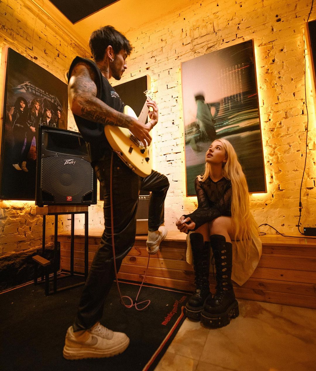 Нова зіркова пара? Один із найзавидніших холостяків країни "засвітився" зі співачкою із Маріуполя