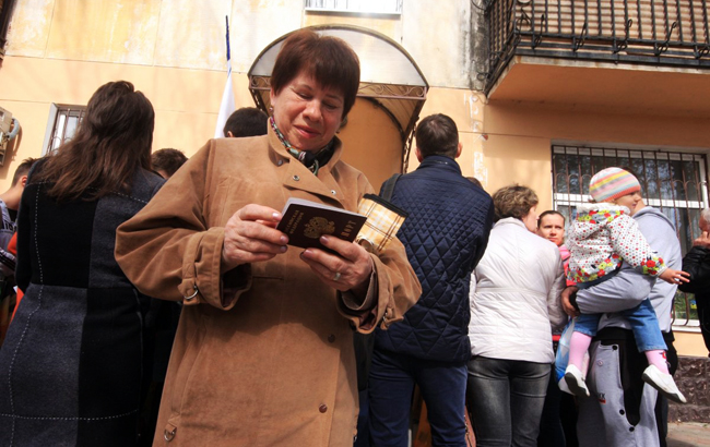 Голоса Донбасса. Зачем Россия раздает паспорта жителям ОРДЛО и гонит их на выборы