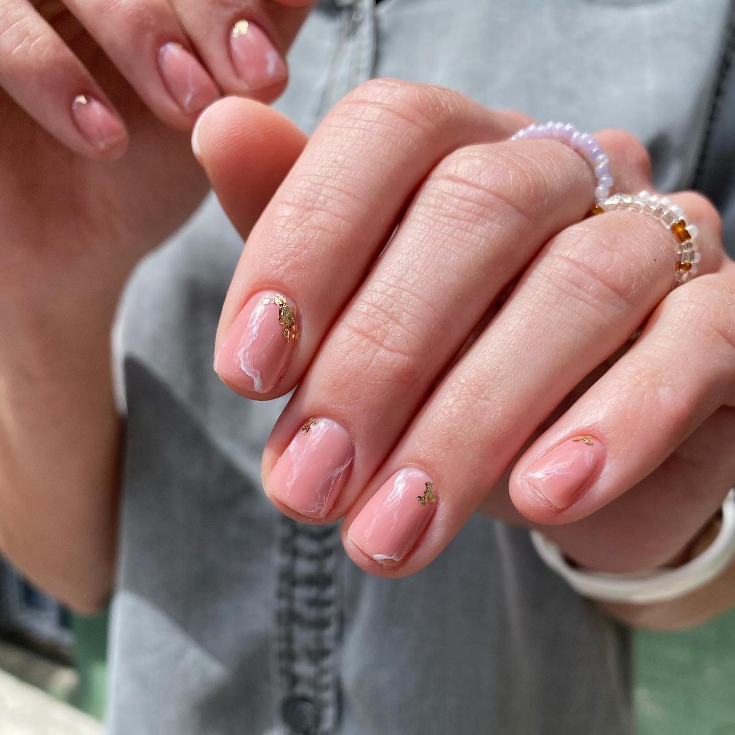 Никто и не заметит: дизайн маникюра, где не видно, что он отрос