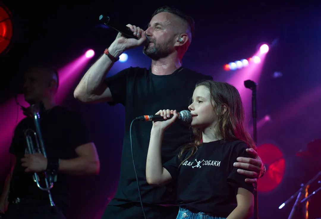 "Боже, какие красивые": Сергей Жадан показал редкое фото со своими детьми