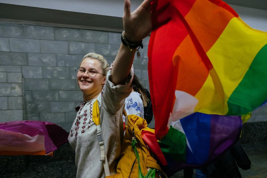 "Ми боремось за Україну": у харківському метро ЛГБТ-активісти провели марш (фото)