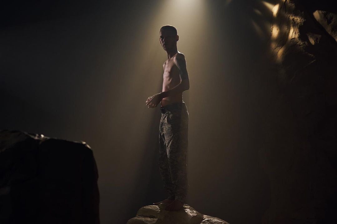 Худий та змучений: у мережі з'явилися фото "Ореста" з Азовсталі після полону