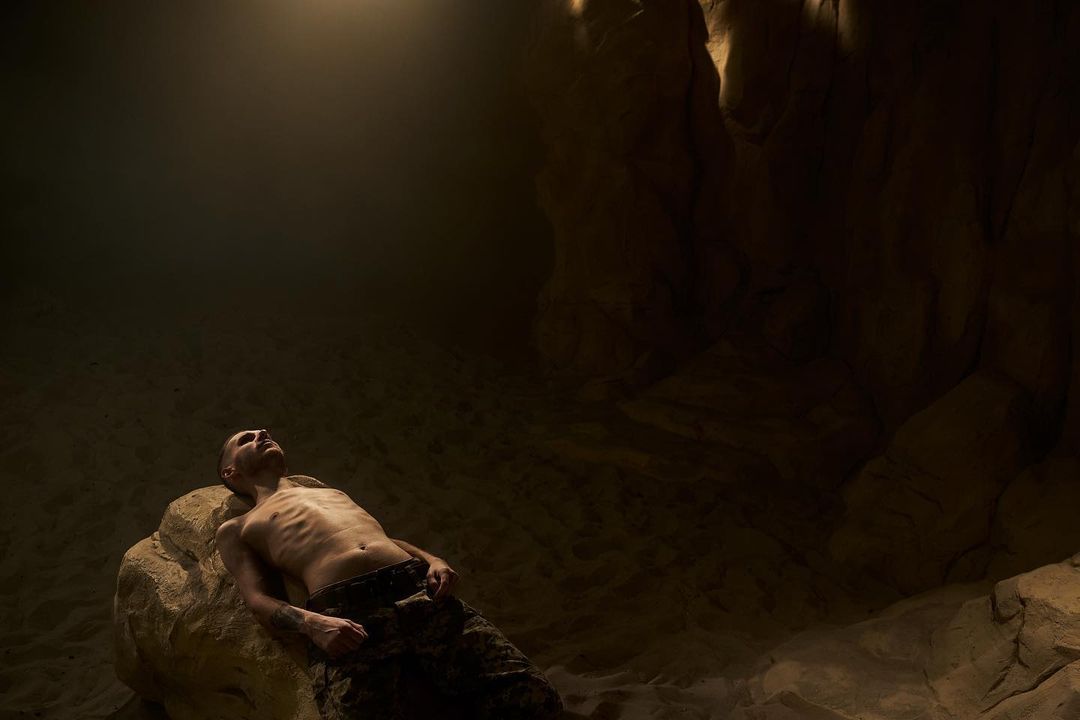 Худий та змучений: у мережі з'явилися фото "Ореста" з Азовсталі після полону