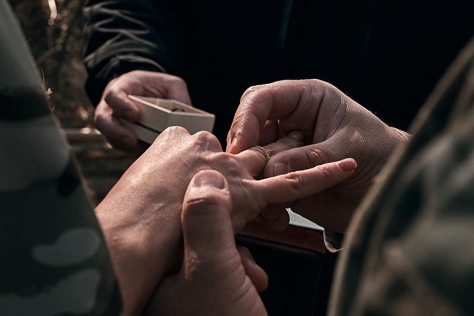 Українська захисниця "Жанна Д'Арк" вийшла на заміж прямо на передовій: дивіться зворушливі фото