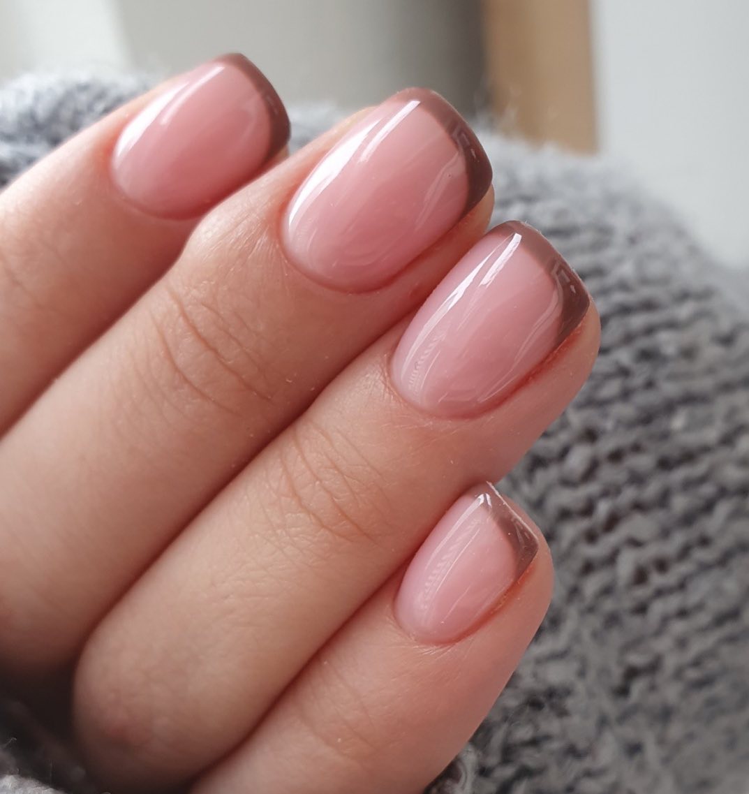 Никто и не заметит: дизайн маникюра, где не видно, что он отрос