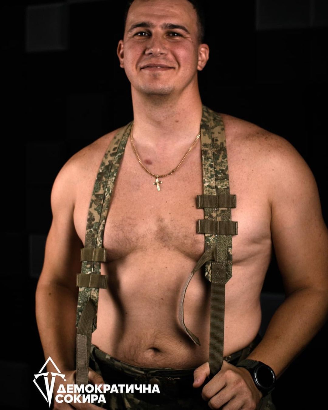 "Вдягни котика!": воїни ЗСУ знялись у гарячій фотосесії для збору коштів для армії