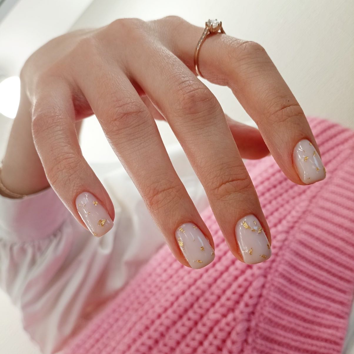 Никто и не заметит: дизайн маникюра, где не видно, что он отрос