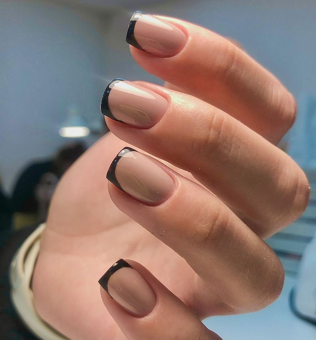 Никто и не заметит: дизайн маникюра, где не видно, что он отрос