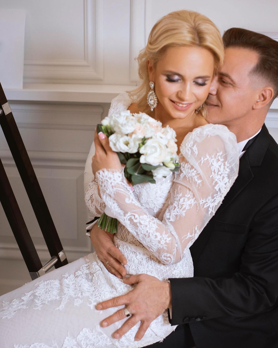 "Моє найбільше щастя": Лілія Ребрик у весільній сукні зачарувала красою (фото)