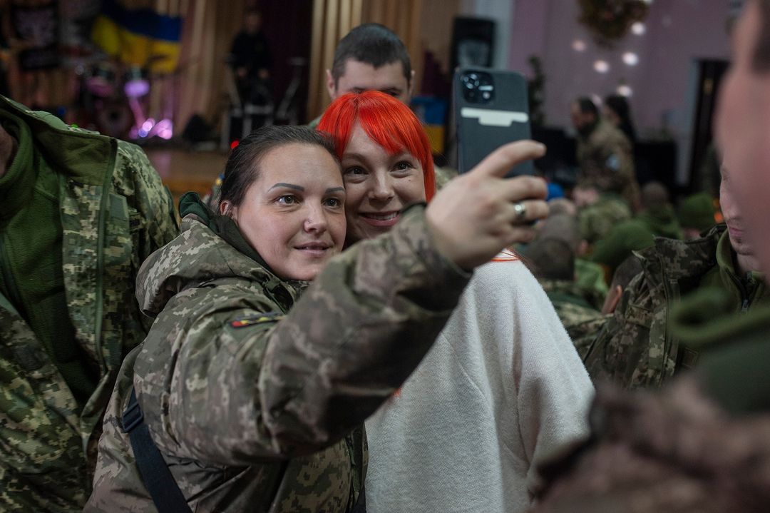 Вагітна українська співачка виступила для військових: дуже зворушливе відео