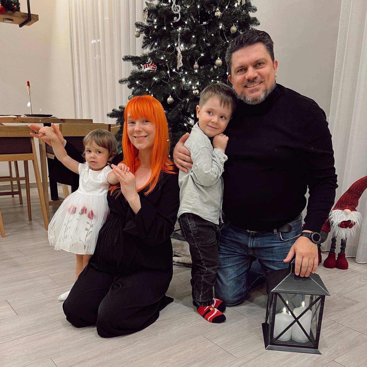 "Завжди тепла і ніжна": українська співачка замилувала вагітними фото