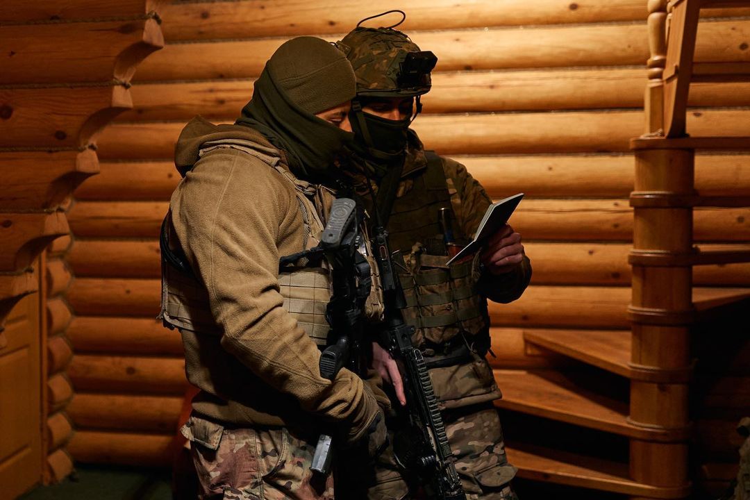 Военный сделал предложение девушке прямо на линии столкновения: трогательные фото