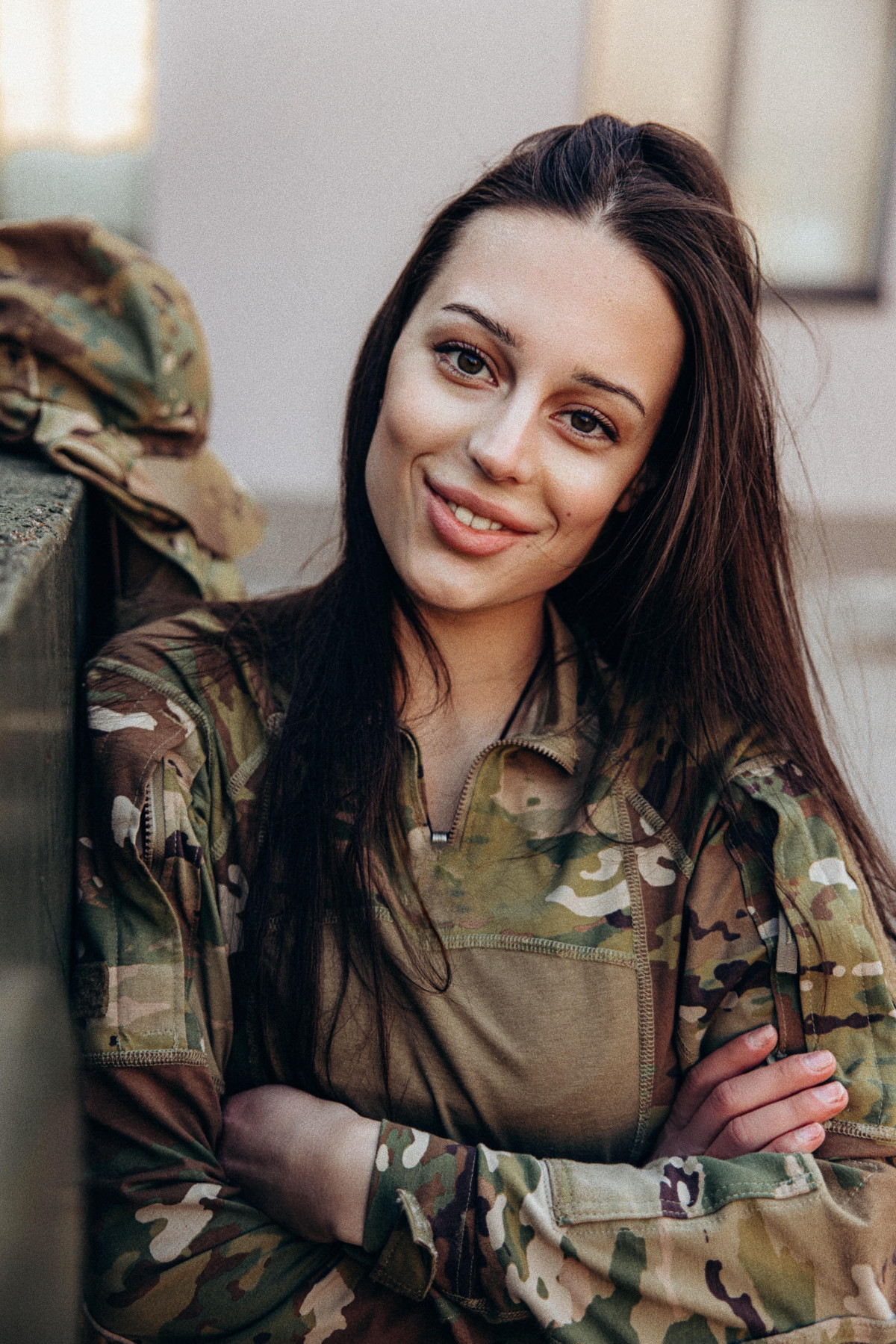 Молода захисниця рятує життя на фронті і підкорює красою мережу: фото "української Лари Крофт"