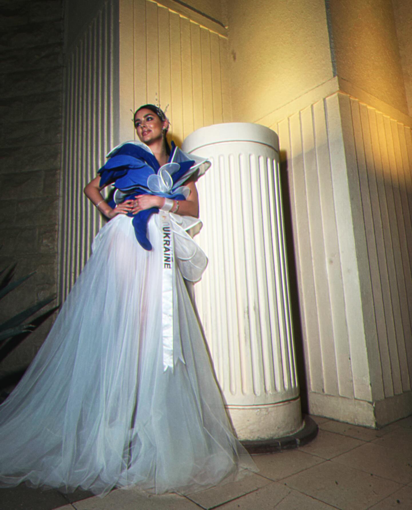 Ангеліна Усанова у казковій сукні вперше виконала авторську пісню