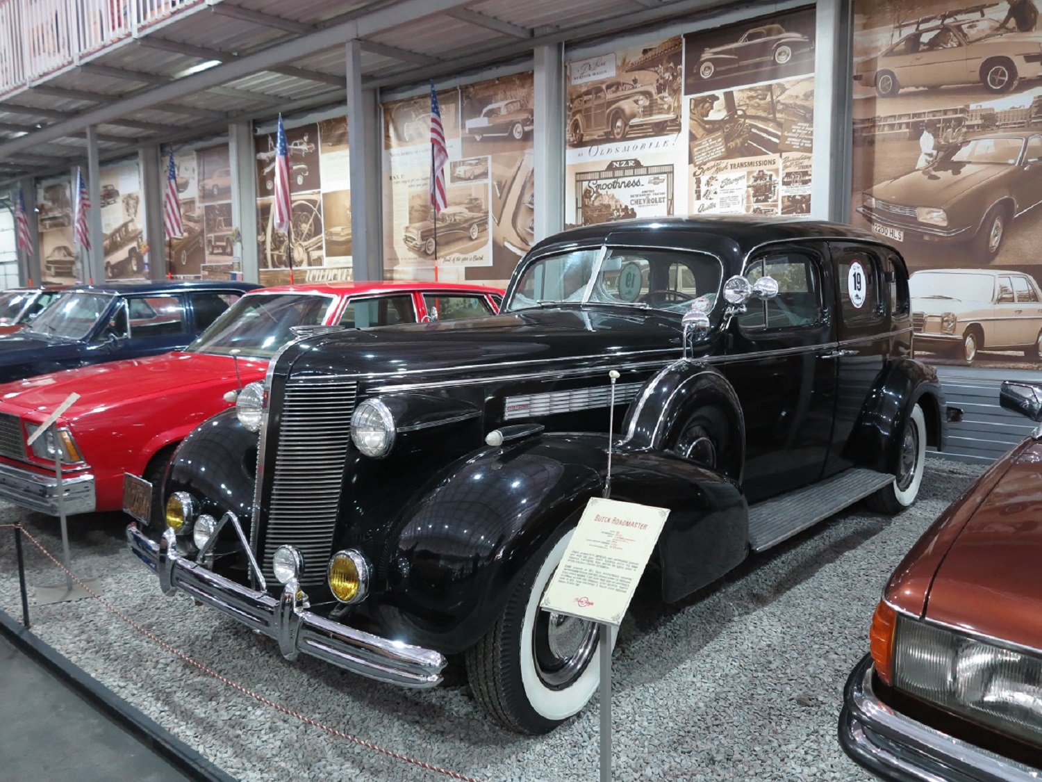 Где увидеть легендарные авто со всего мира: музей "Колеса истории" в Киеве