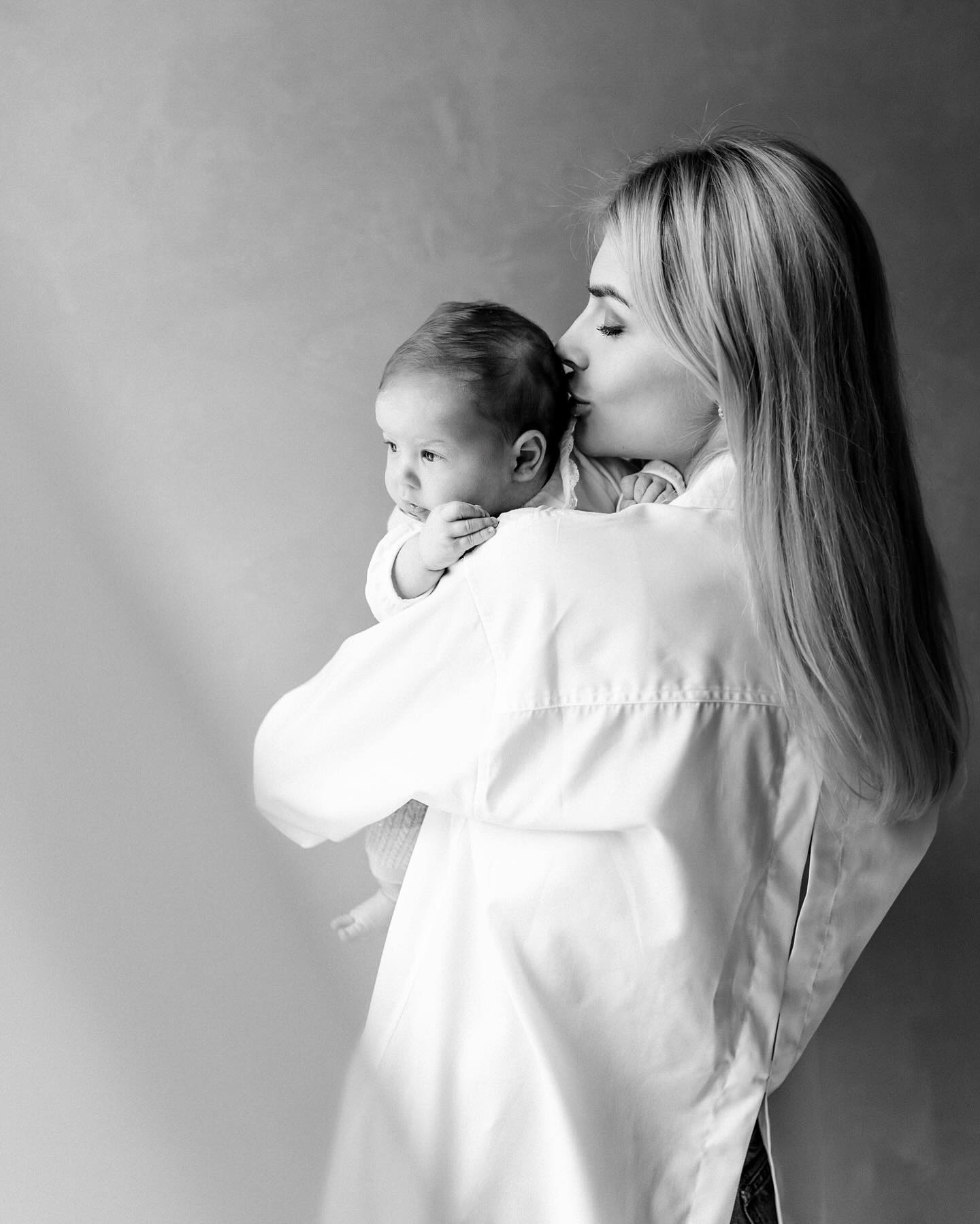 Дружина Зінченка вперше показала обличчя молодшої доньки та розсекретила її ім’я (фото)