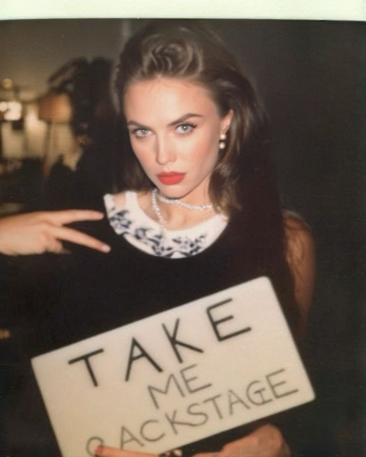 У стилі 90-х: українські зірки показали, якими їх бачить штучний інтелект (фото)