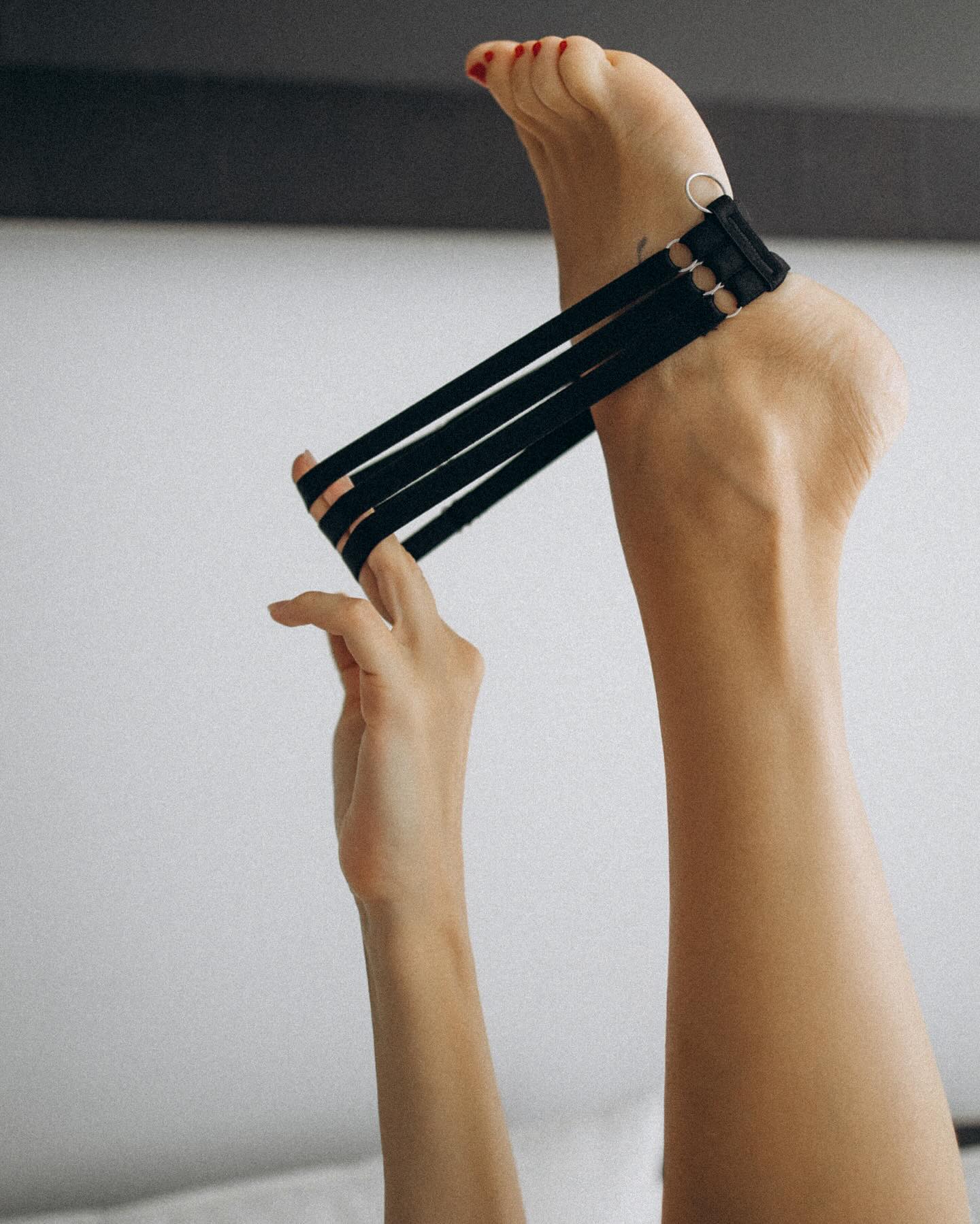 Зірка "Холостяка" прикрасила обкладинку Playboy через 4 місяці після пологів (фото)