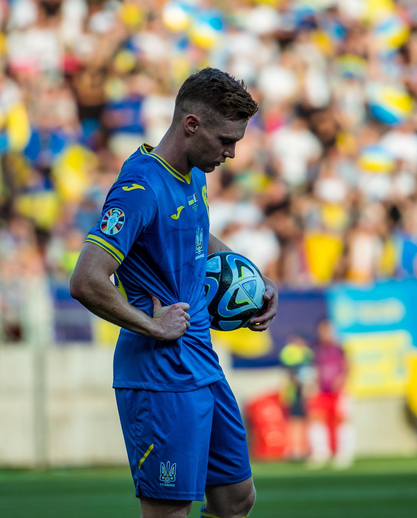 Виктор Цыганков очаровал семейным новогодним фото с сынишкой